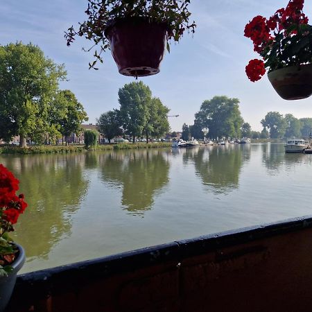 De Logeerboot Dordrecht Bed & Breakfast Bagian luar foto