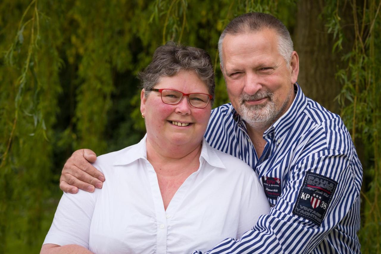De Logeerboot Dordrecht Bed & Breakfast Bagian luar foto