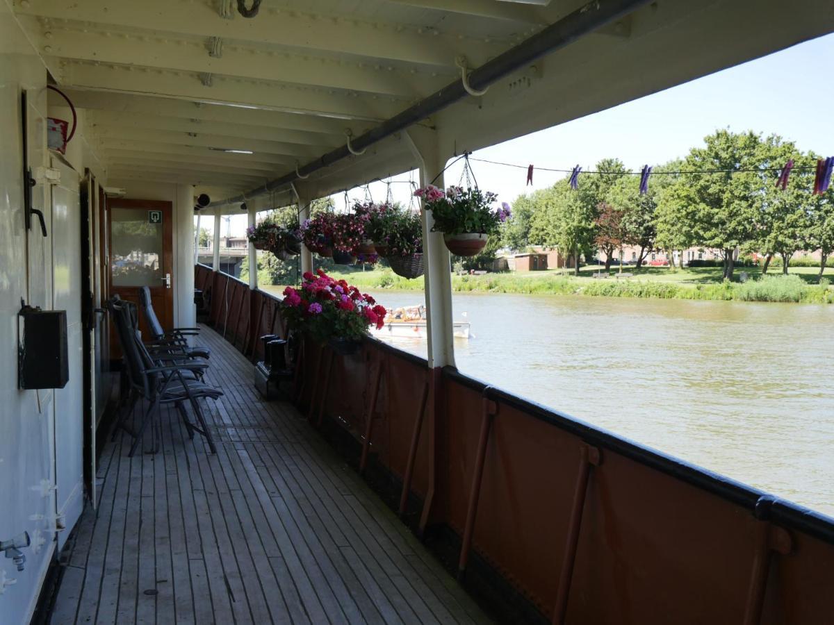 De Logeerboot Dordrecht Bed & Breakfast Bagian luar foto