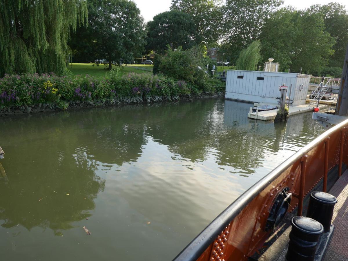 De Logeerboot Dordrecht Bed & Breakfast Bagian luar foto