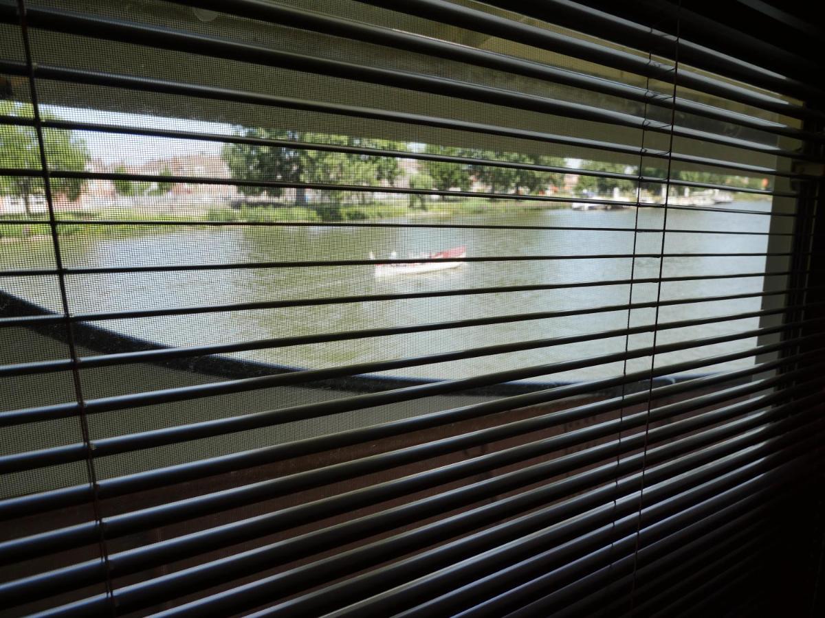 De Logeerboot Dordrecht Bed & Breakfast Bagian luar foto